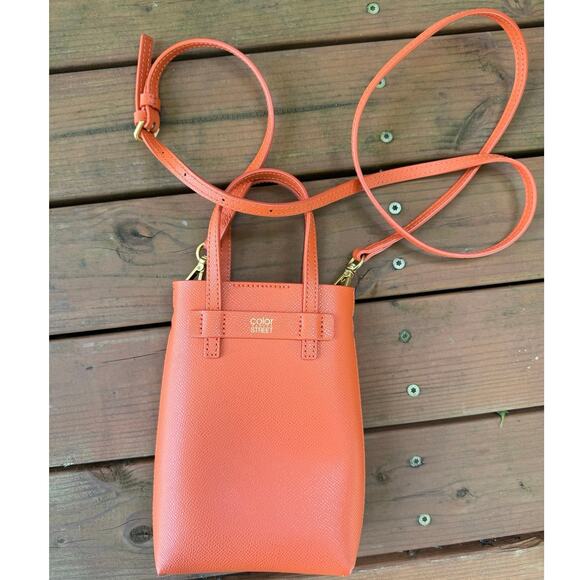 At the highest level of luxury, rarity defines everything  Rare Stylist‑Exclusive Color Street Orange Leather Crossbody – Limited Release